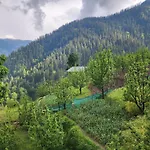 Hunting Wood Tree Cottage Seri