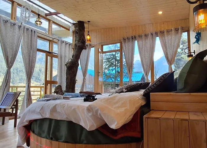 Hikers Wooden The Cedarwood Glass Tree House
