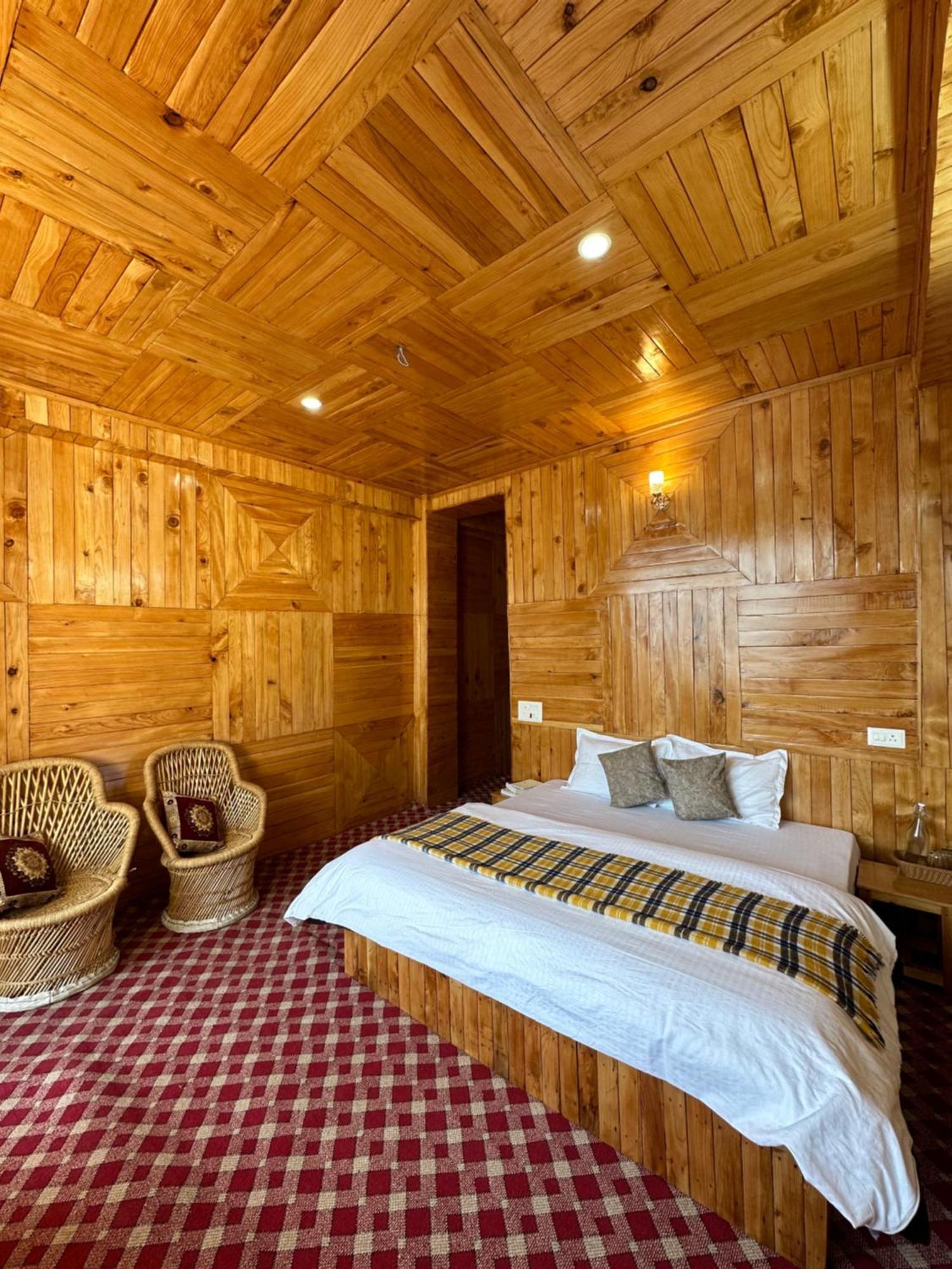 Hillside Hideaway Jibhi