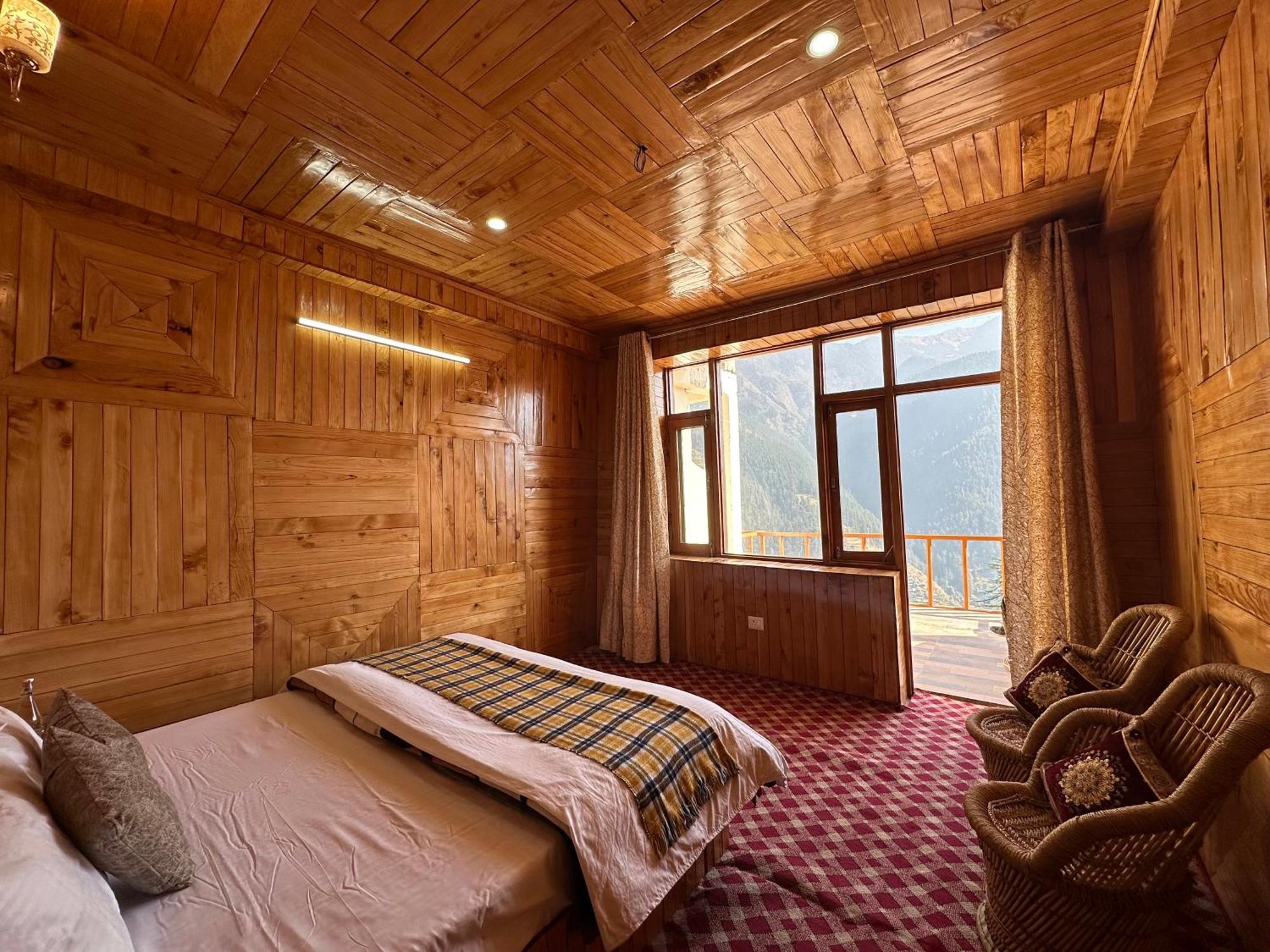 Hillside Hideaway *
