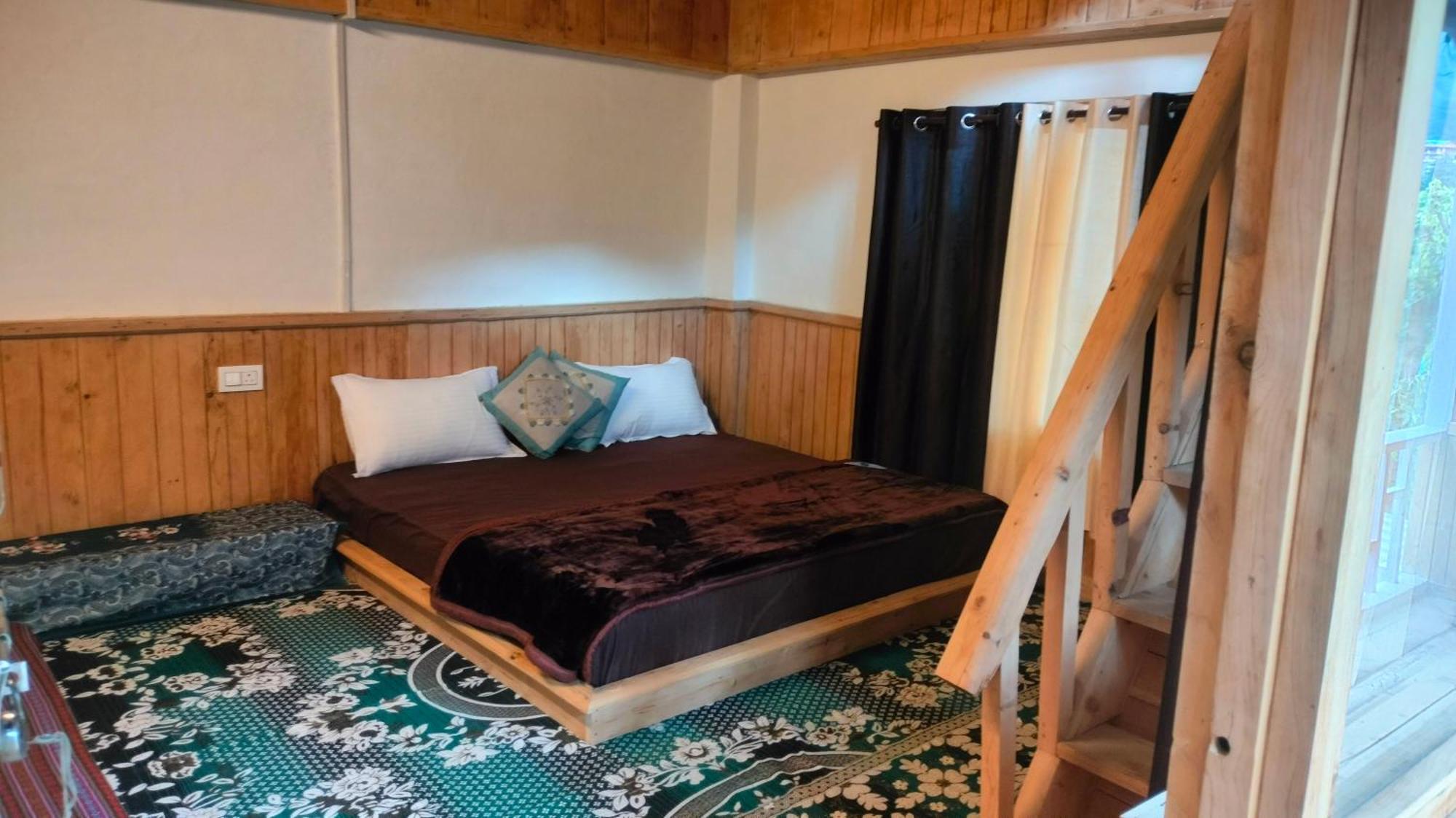 Rustichome Lodge