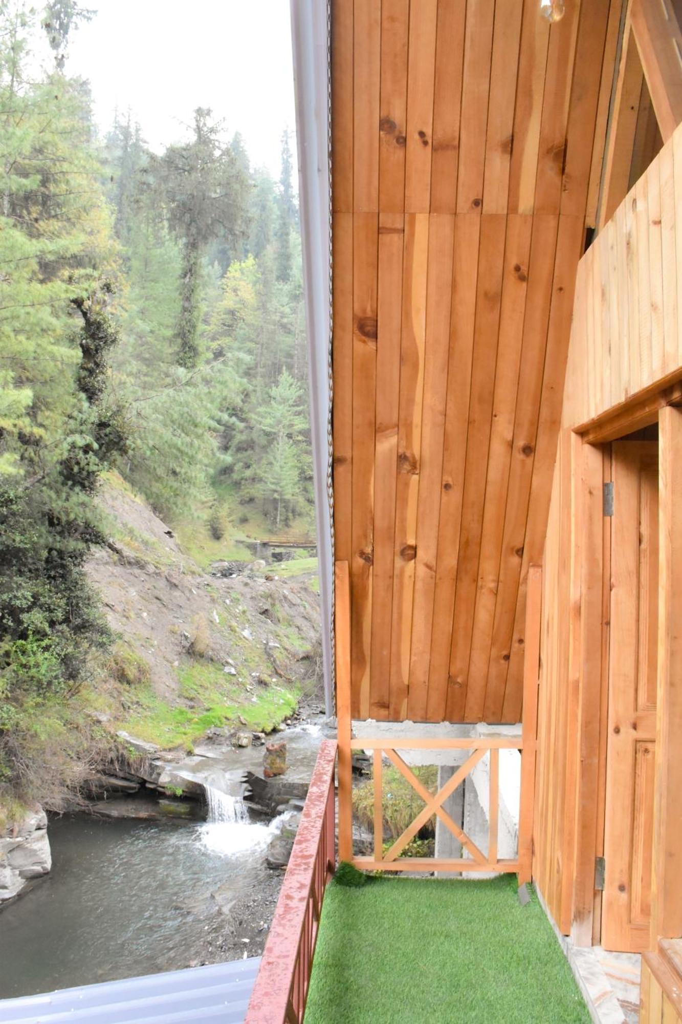 The Riverbank Nest Chalet