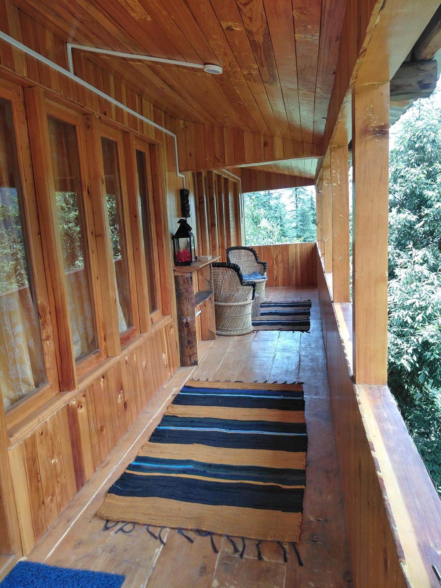 Woodhouse On The Rocks, 2 Jibhi