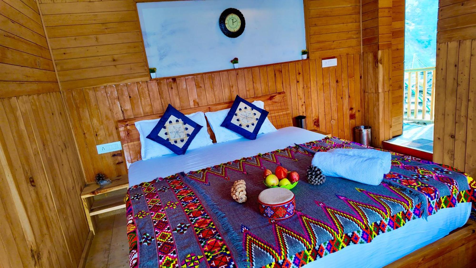 Apple Hills 3*