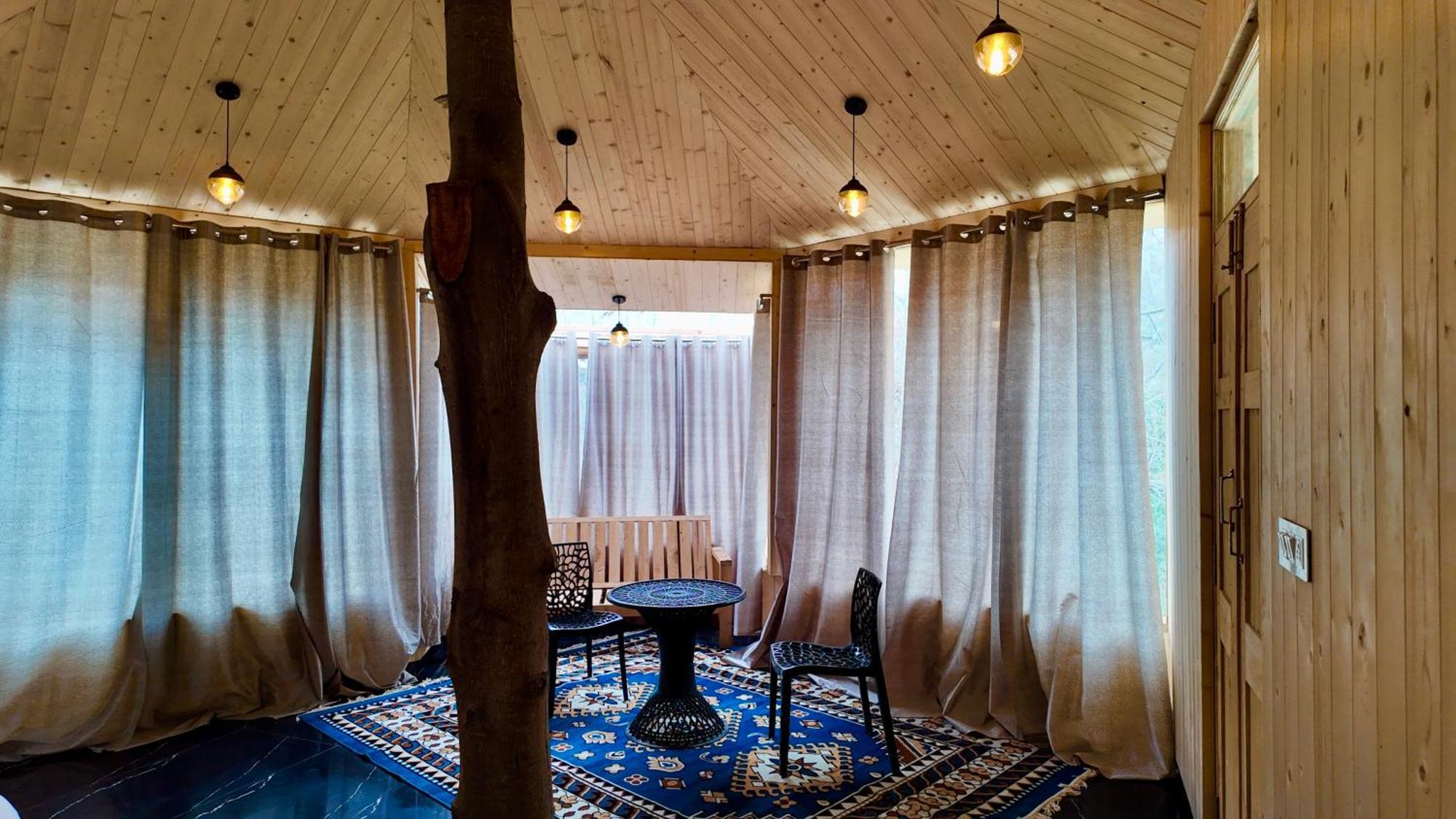 Riverfront Treehouse Chalet Jibhi