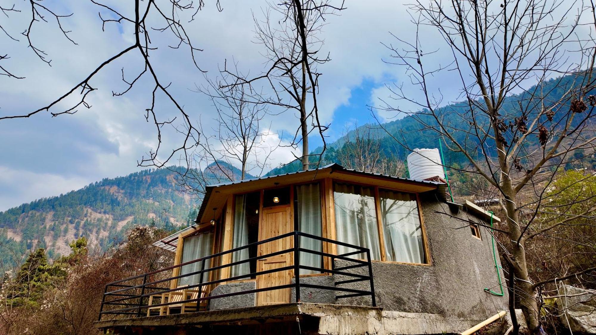 Chalet Riverfront Treehouse