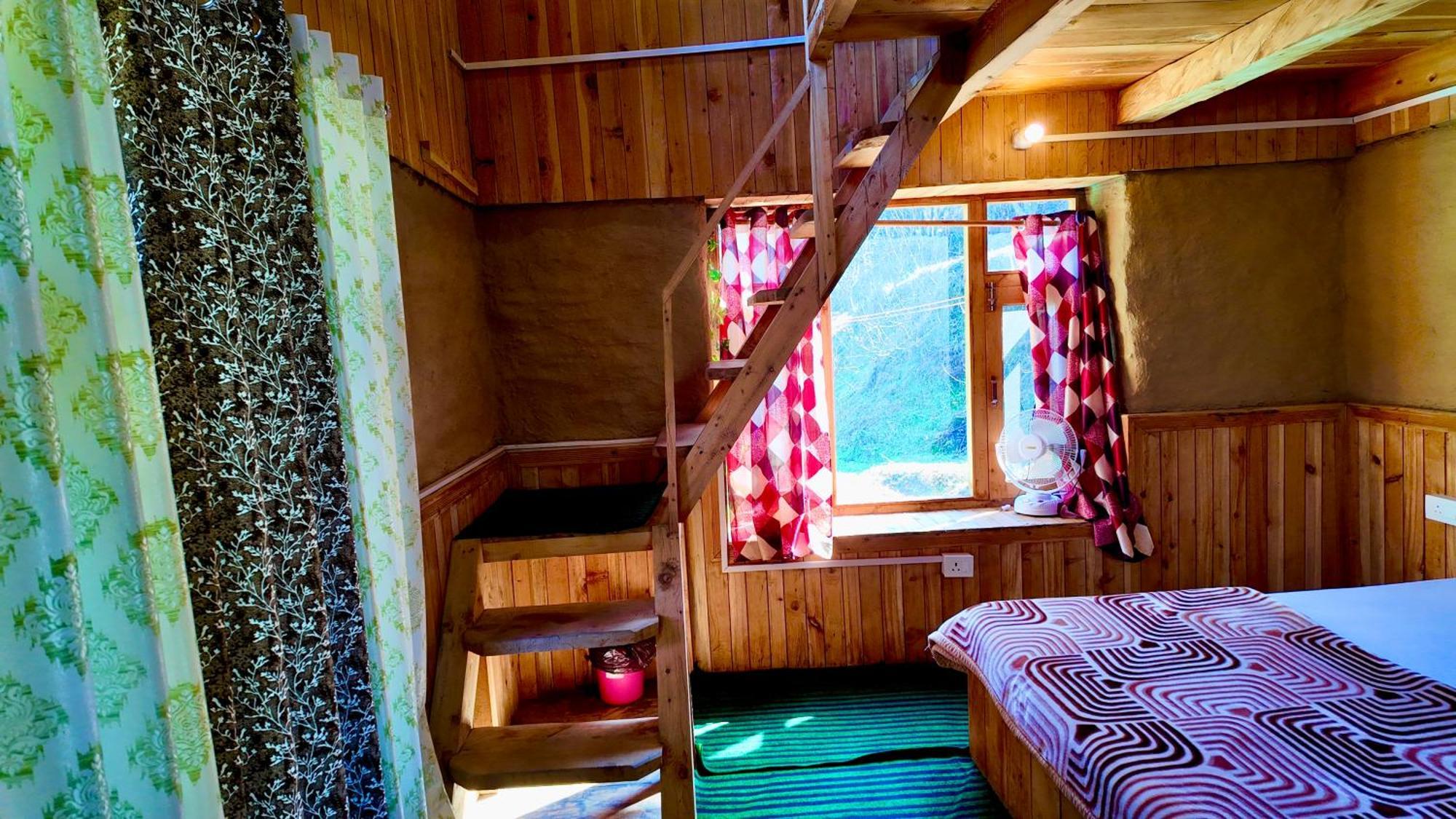 Rustic Mud House Chalet Jibhi
