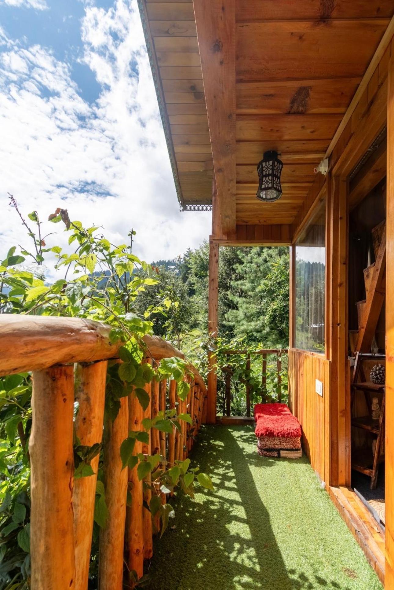 Himalayan Quails Nest Treehouse Chalet Jibhi