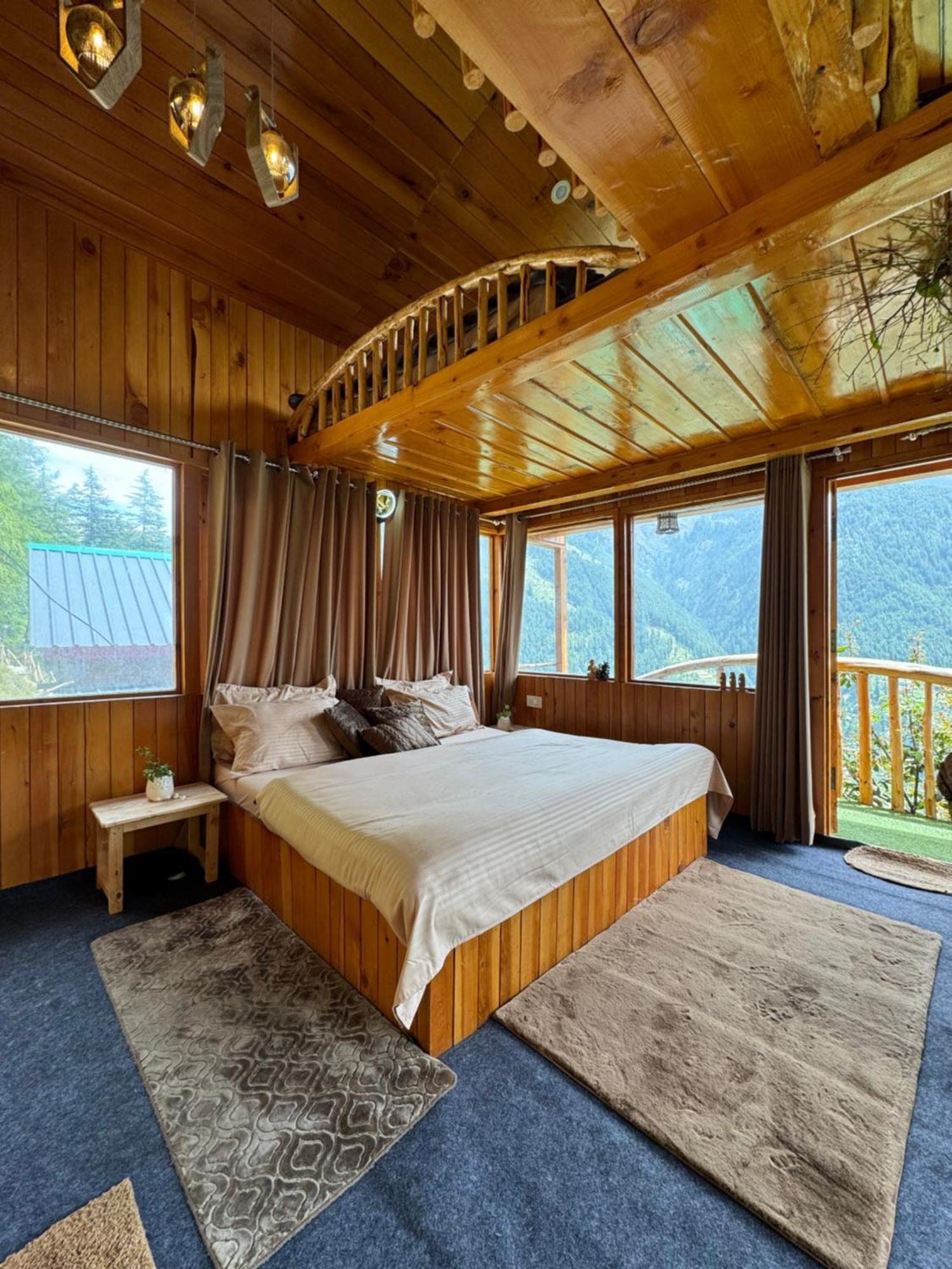Himalayan Quails Nest Treehouse Chalet