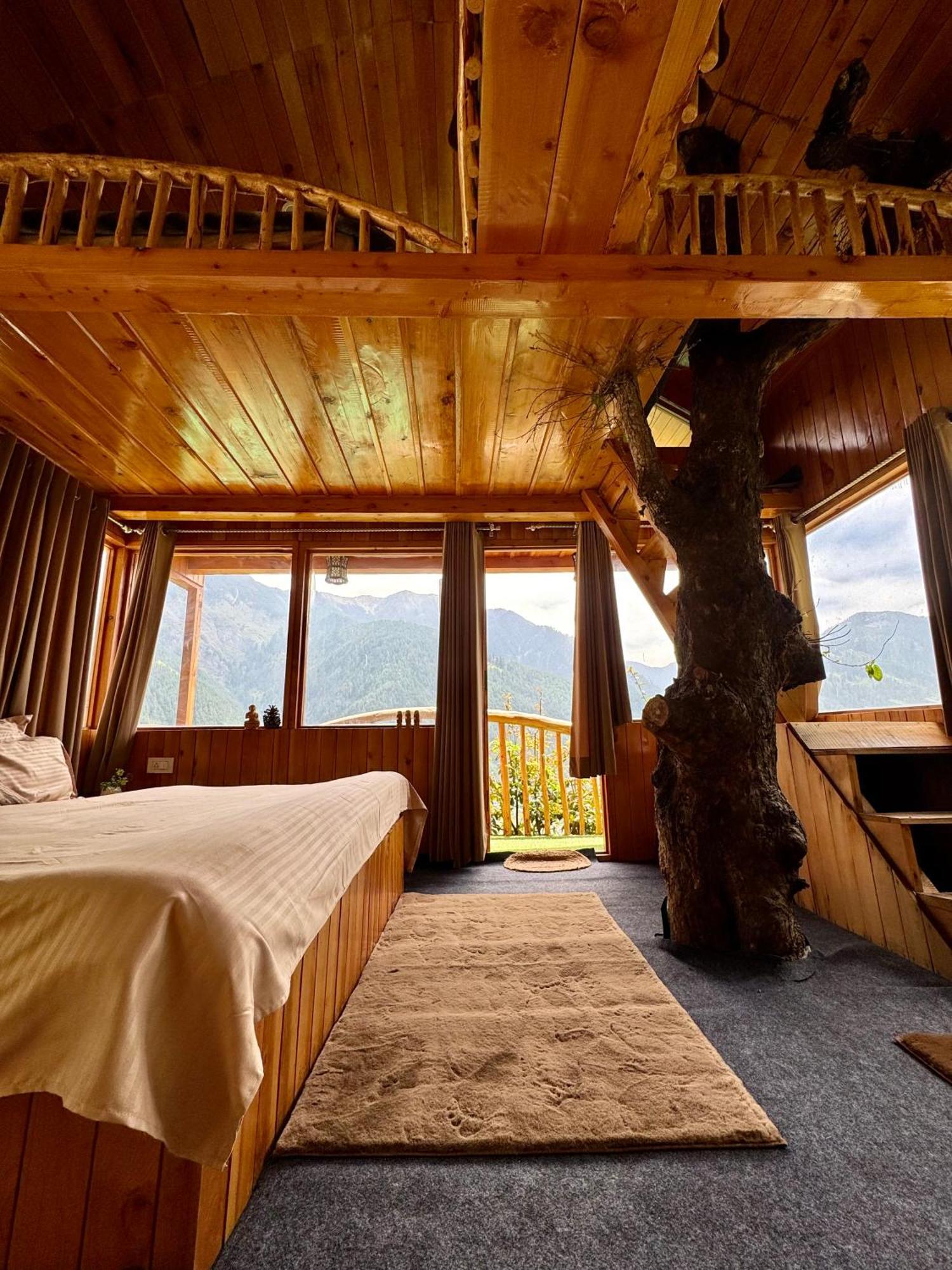 Himalayan Quails Nest Treehouse Chalet *