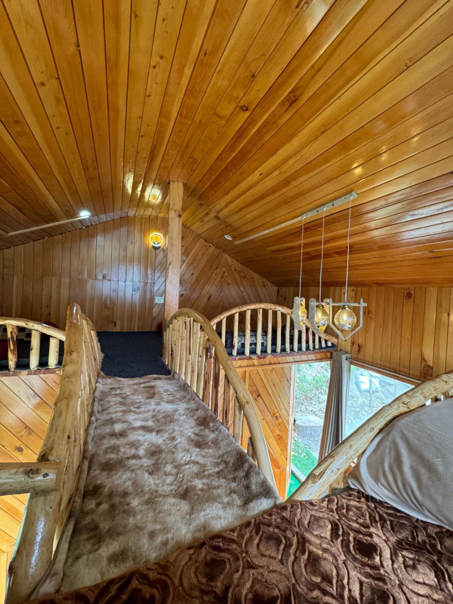 Chalet Himalayan Quails Nest Treehouse