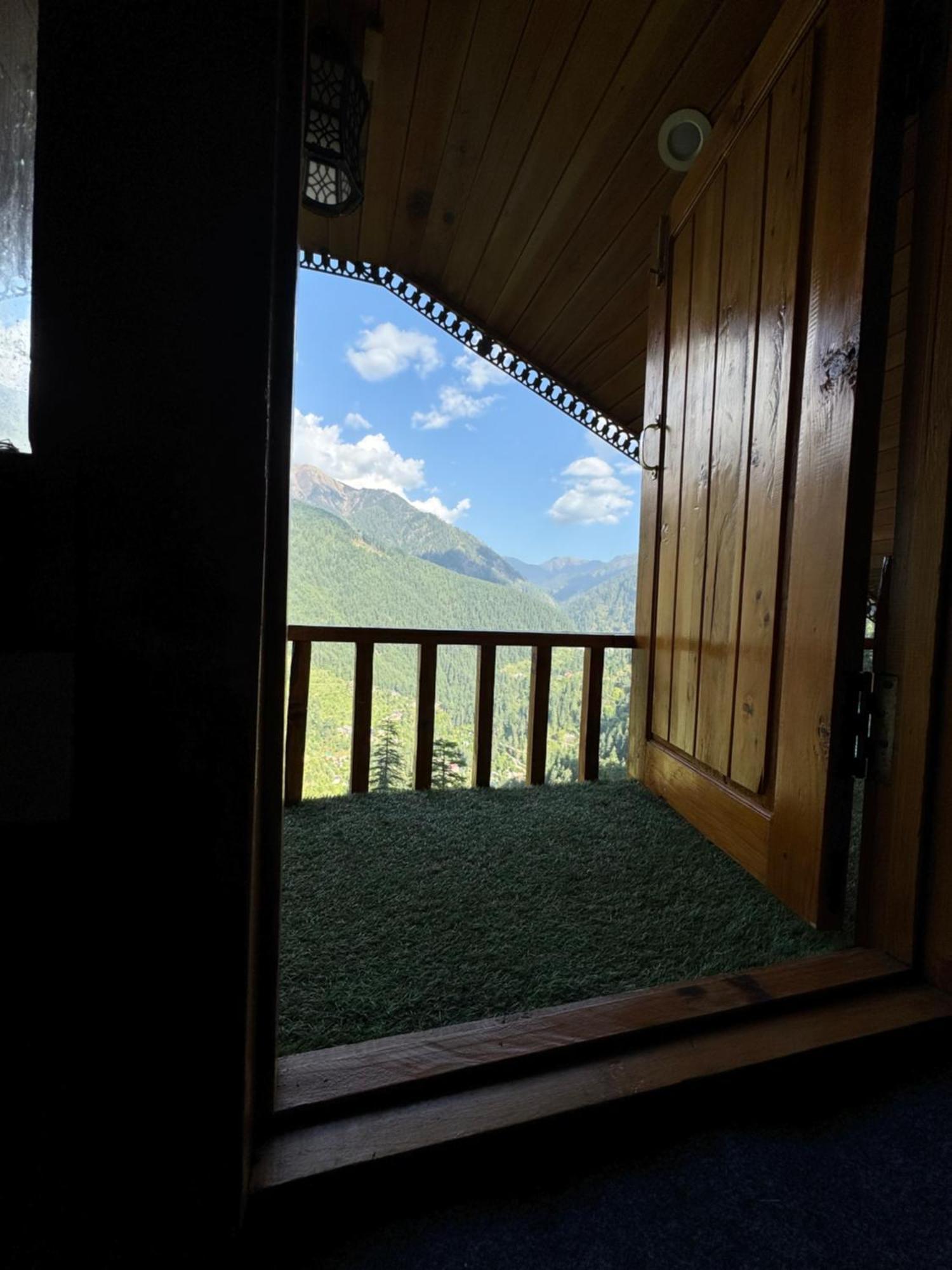 Chalet Himalayan Quails Nest Treehouse *