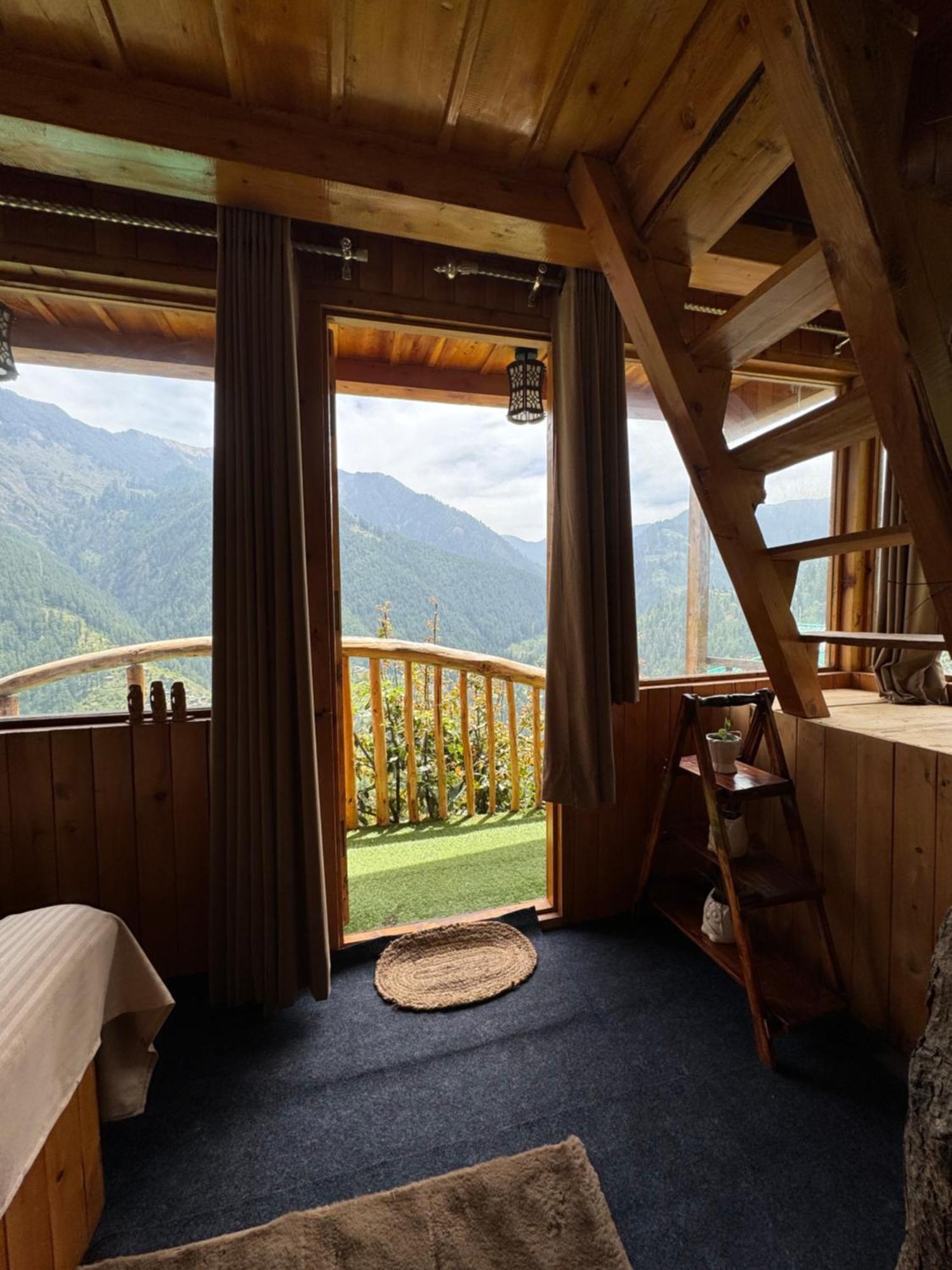 Himalayan Quails Nest Treehouse Chalet