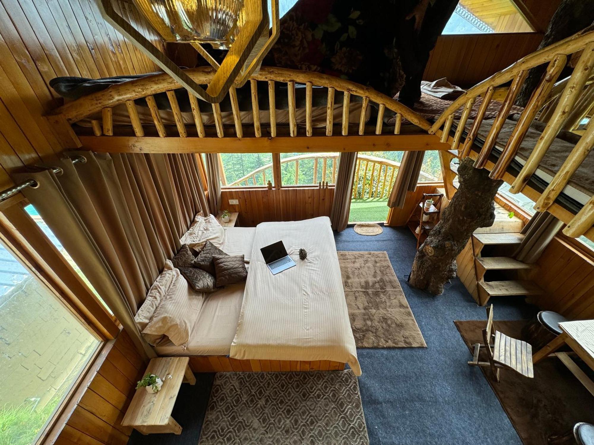 Chalet Himalayan Quails Nest Treehouse