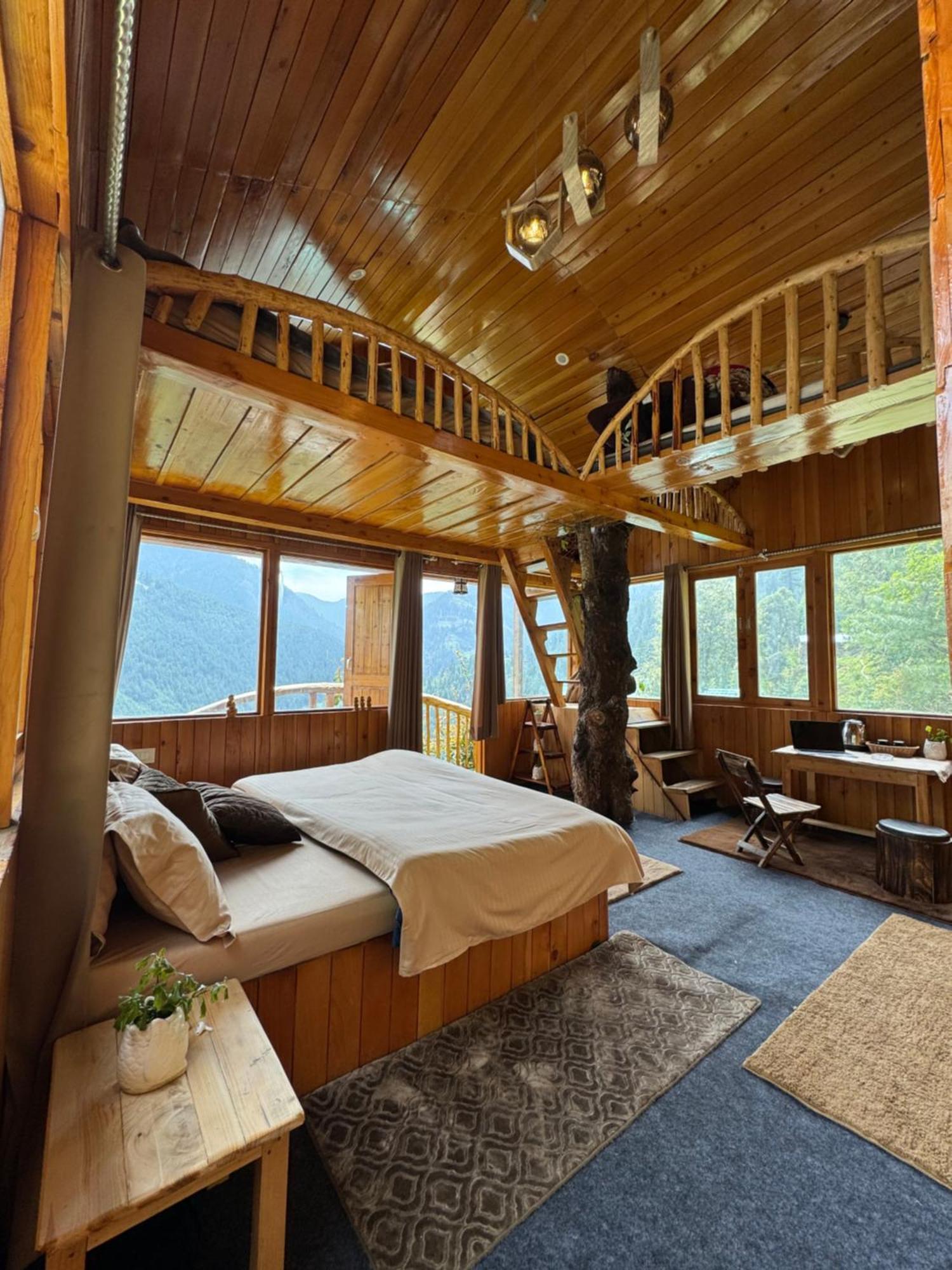 Himalayan Quails Nest Treehouse *