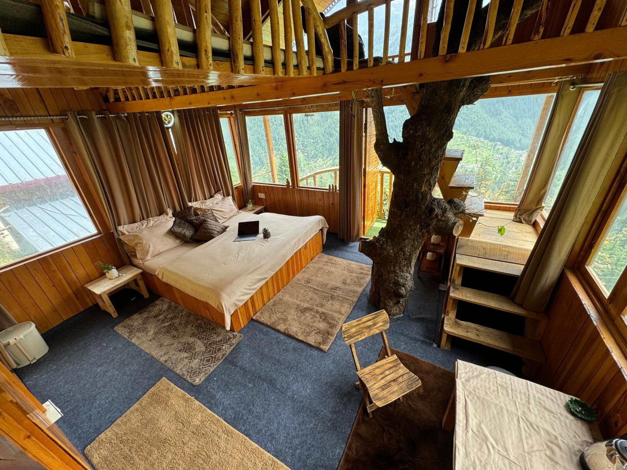 Chalet Himalayan Quails Nest Treehouse