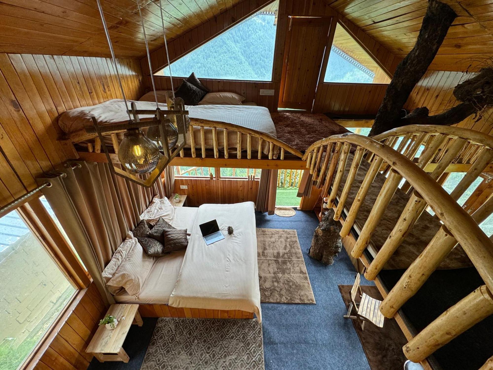Himalayan Quails Nest Treehouse
