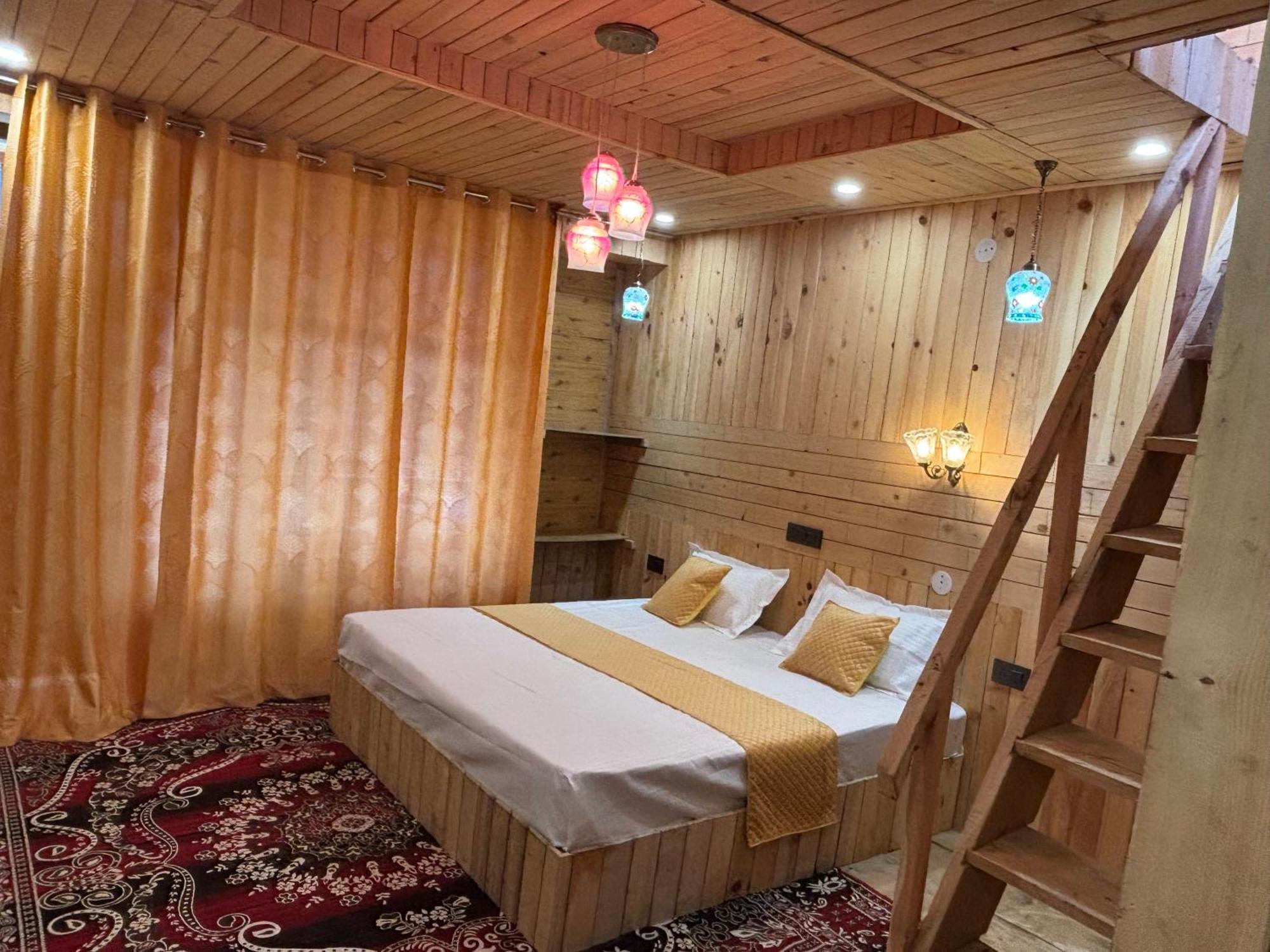 Apple Land By Naavagat Hotel