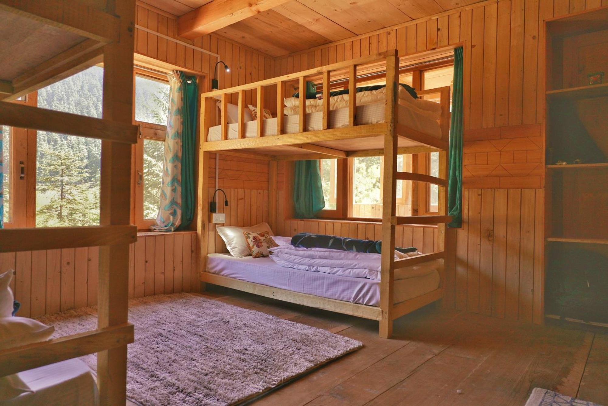 Hostel Ailyak Seri *