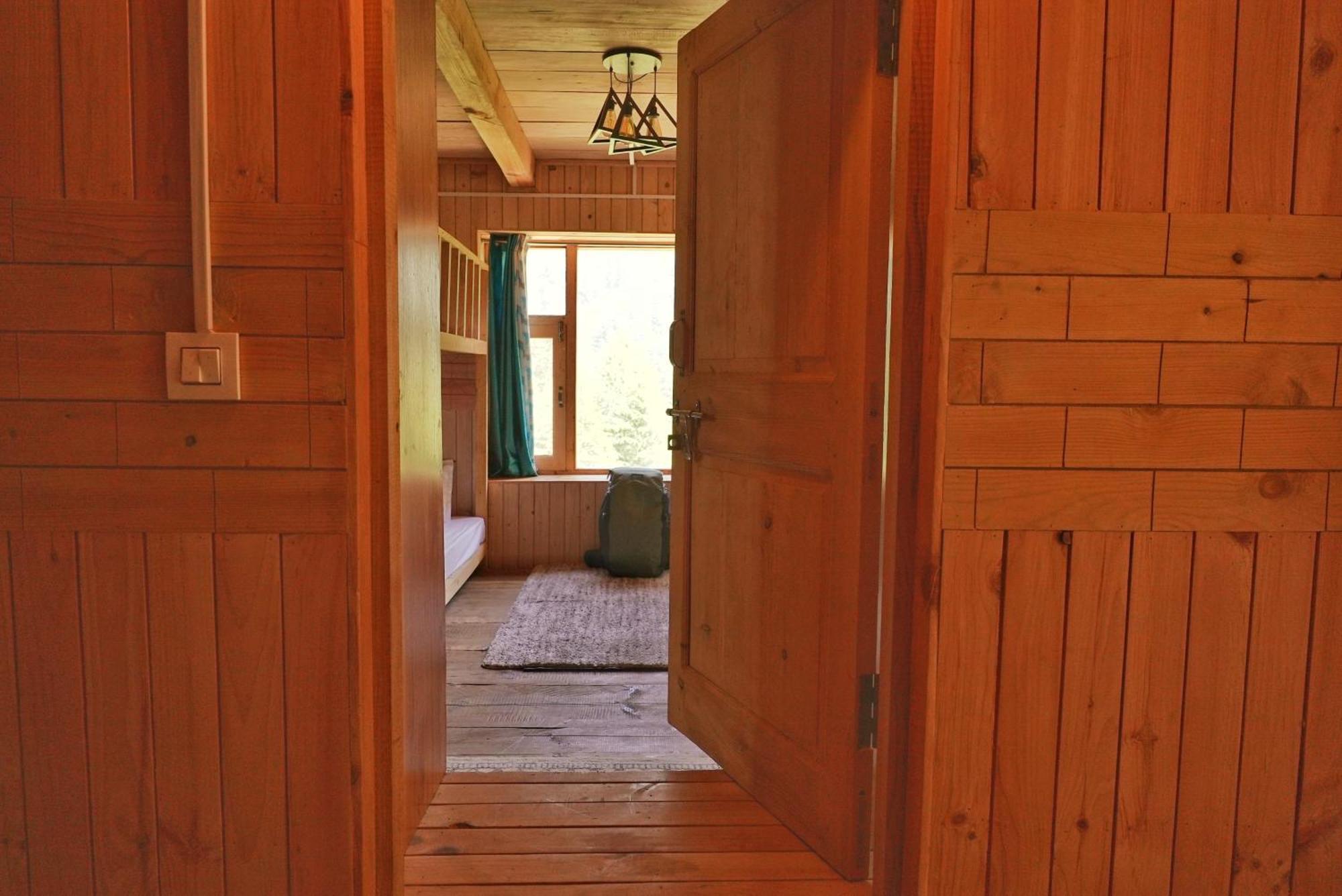 Hostel Ailyak Seri Jibhi