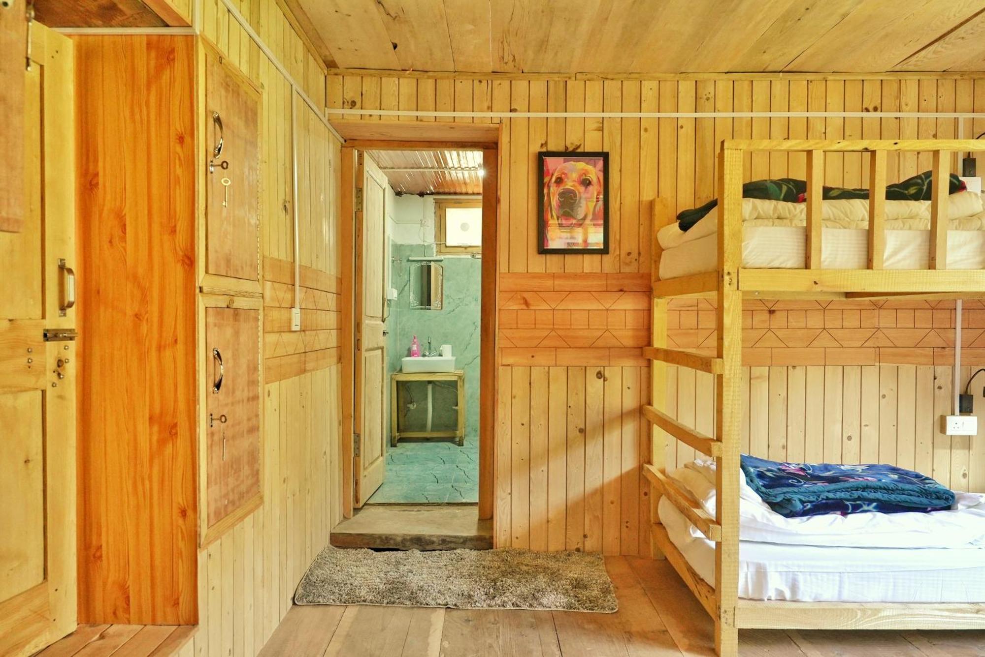 Ailyak Seri Hostel