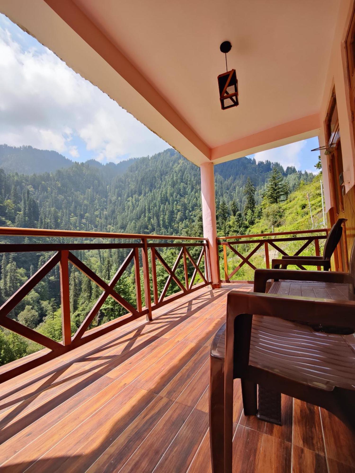 Chalet Yolo & *