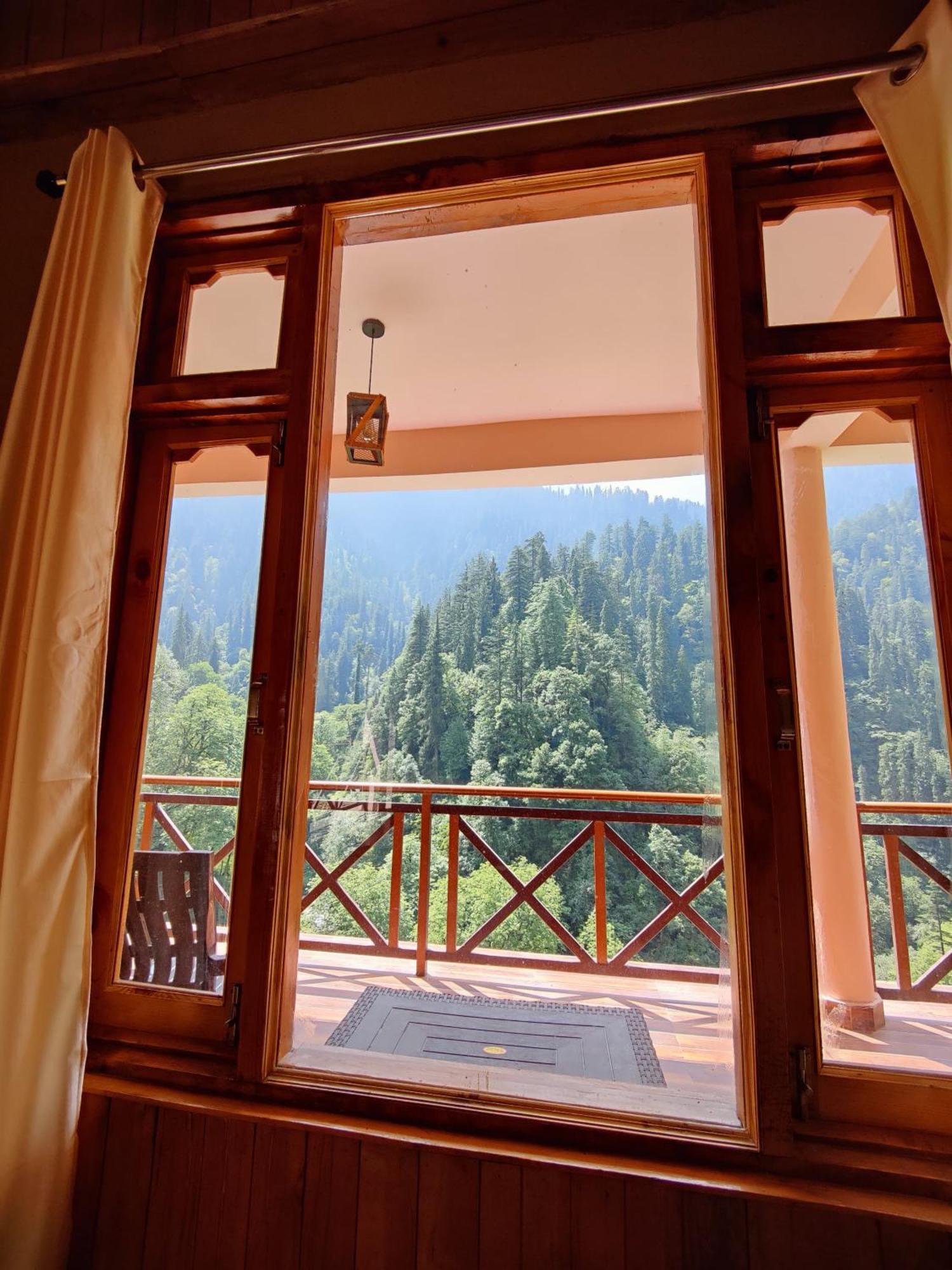 Chalet Yolo & Jibhi
