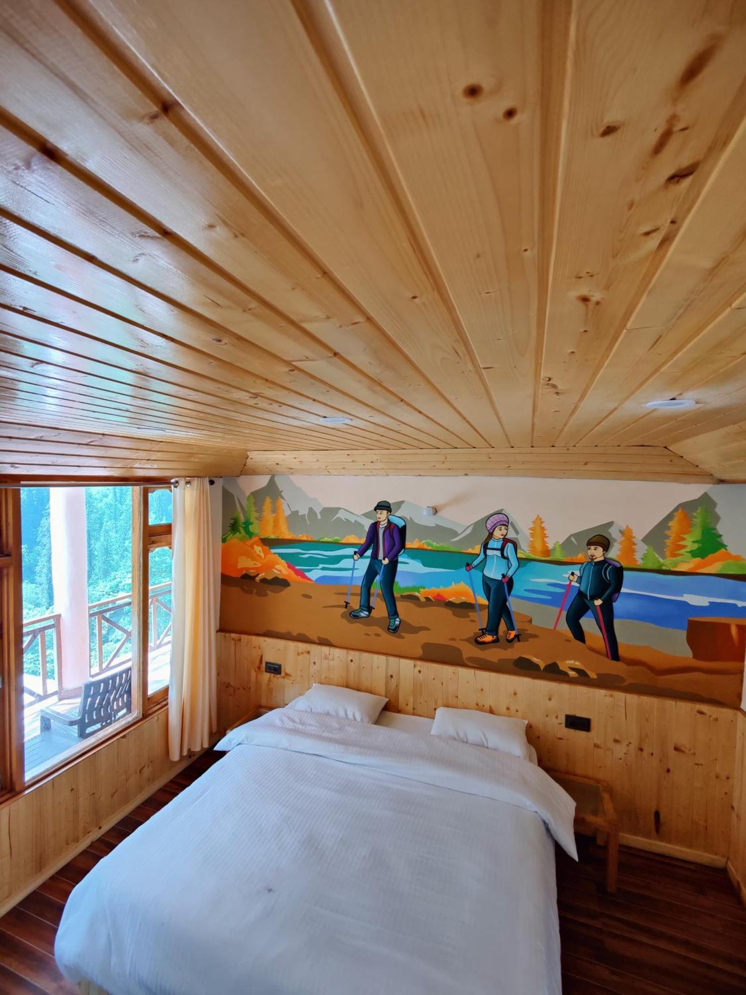 Chalet Yolo & *