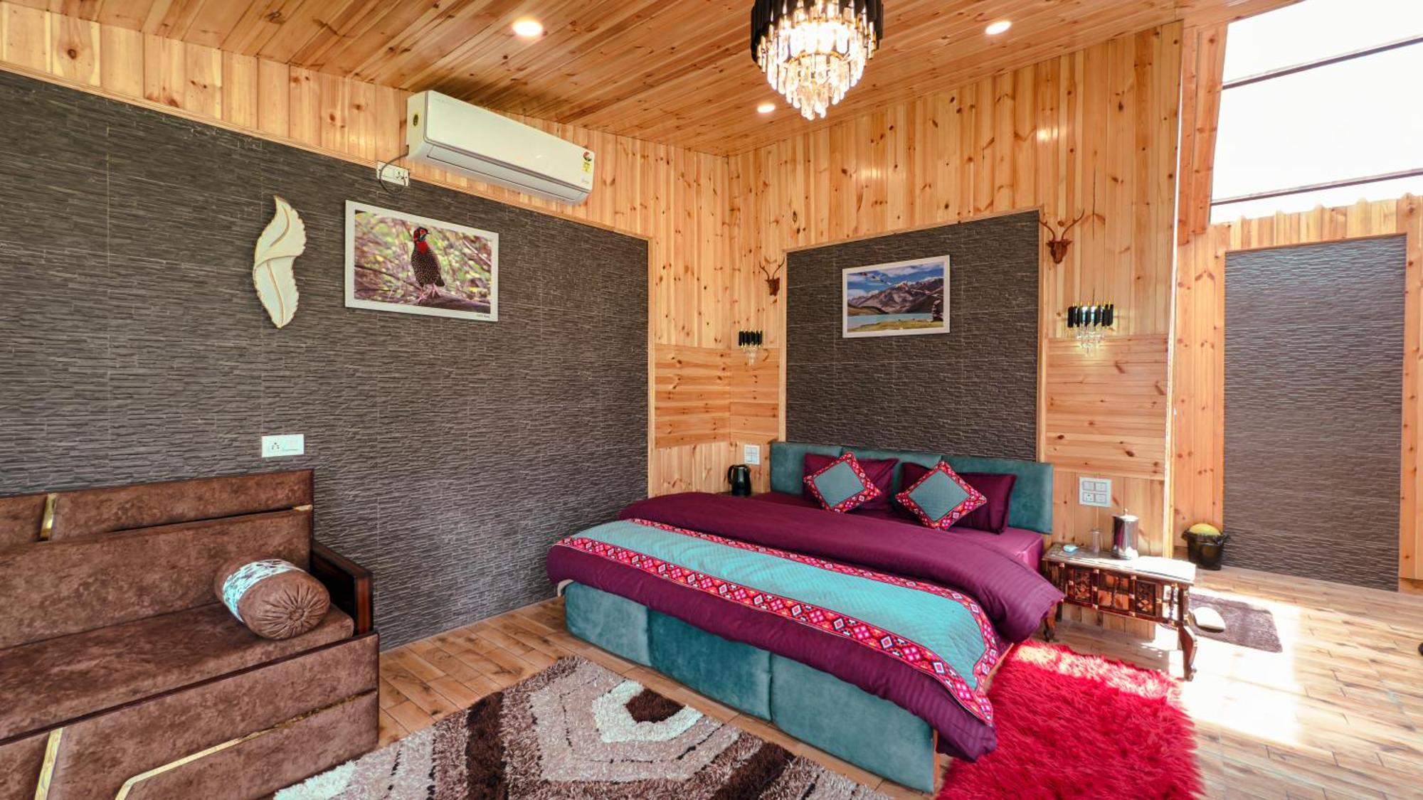 Himalayan Outskirt & Tree House Jibhi