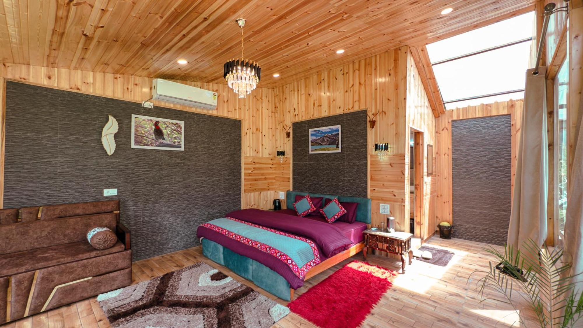 Himalayan Outskirt & Tree House Farm stay Jibhi