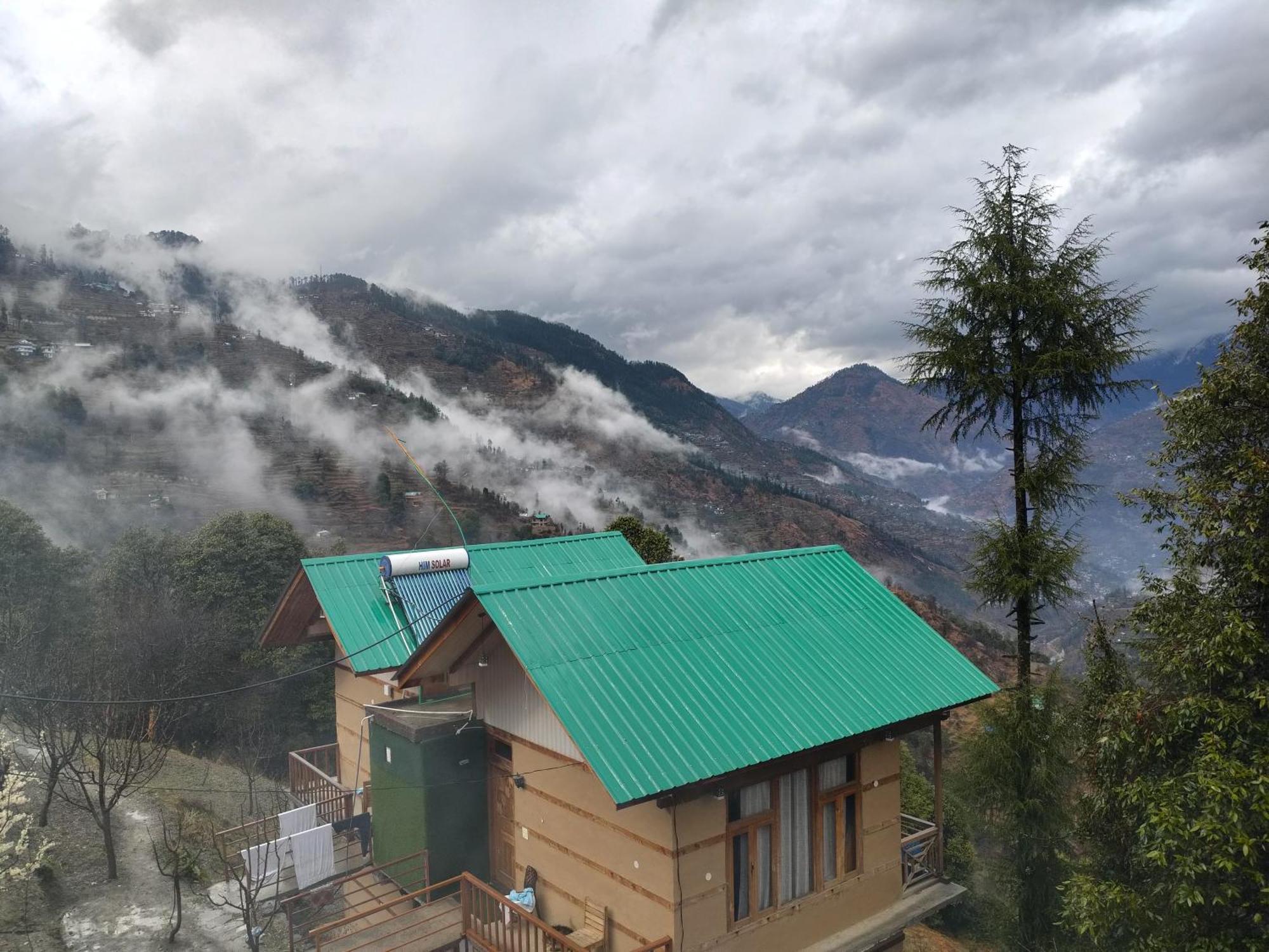 Ruhaani & Cafe Guest house *