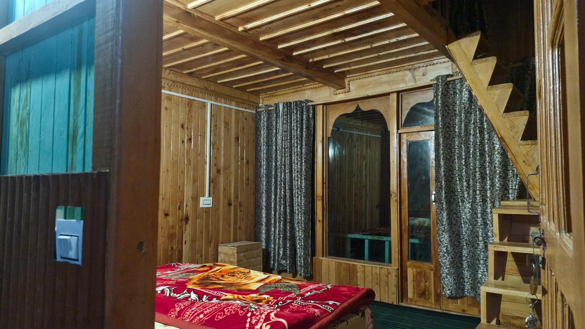 Emberwood Homestay *
