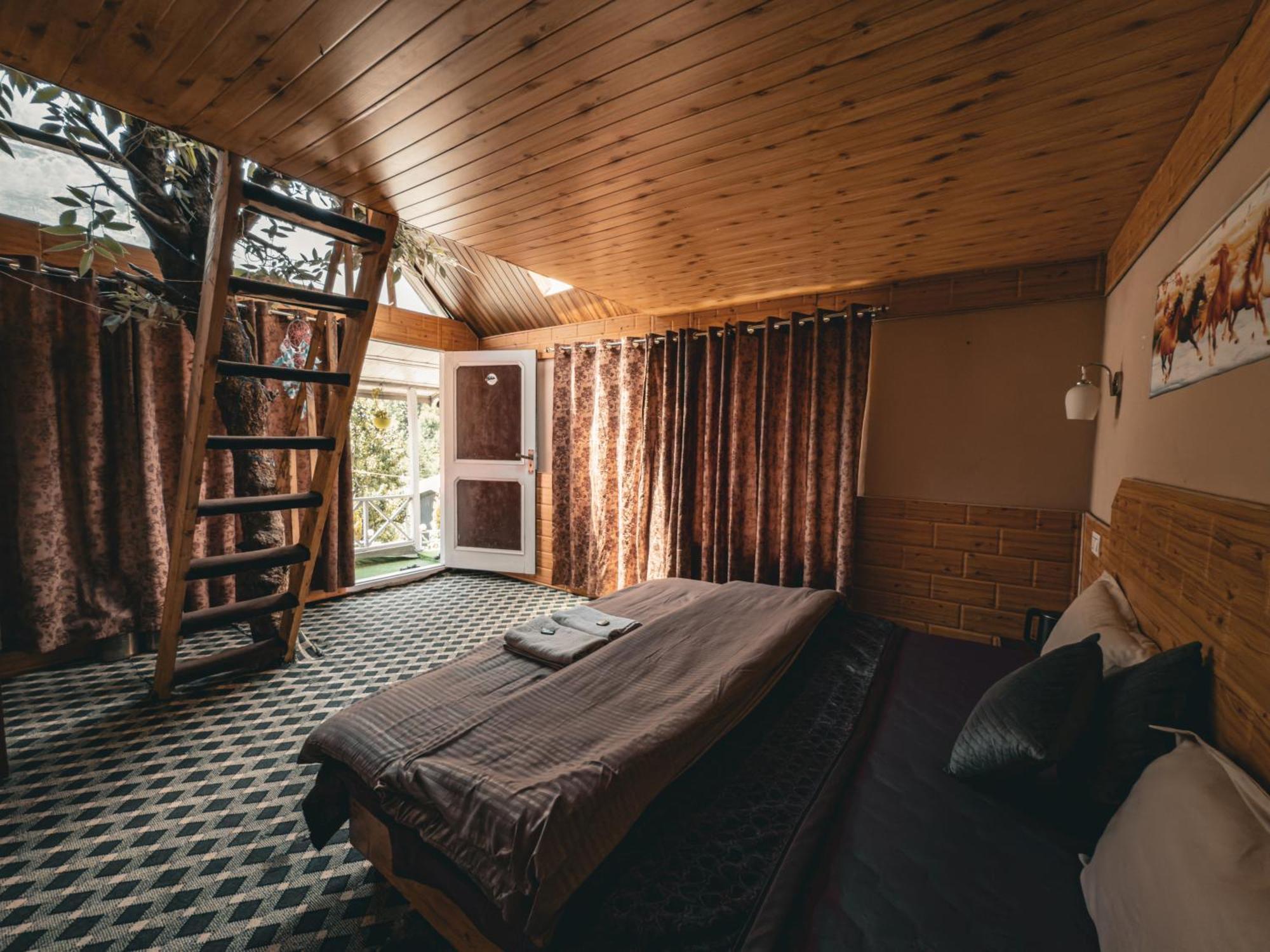 Farm stay Himalayan Outskirt & Tree House Jibhi