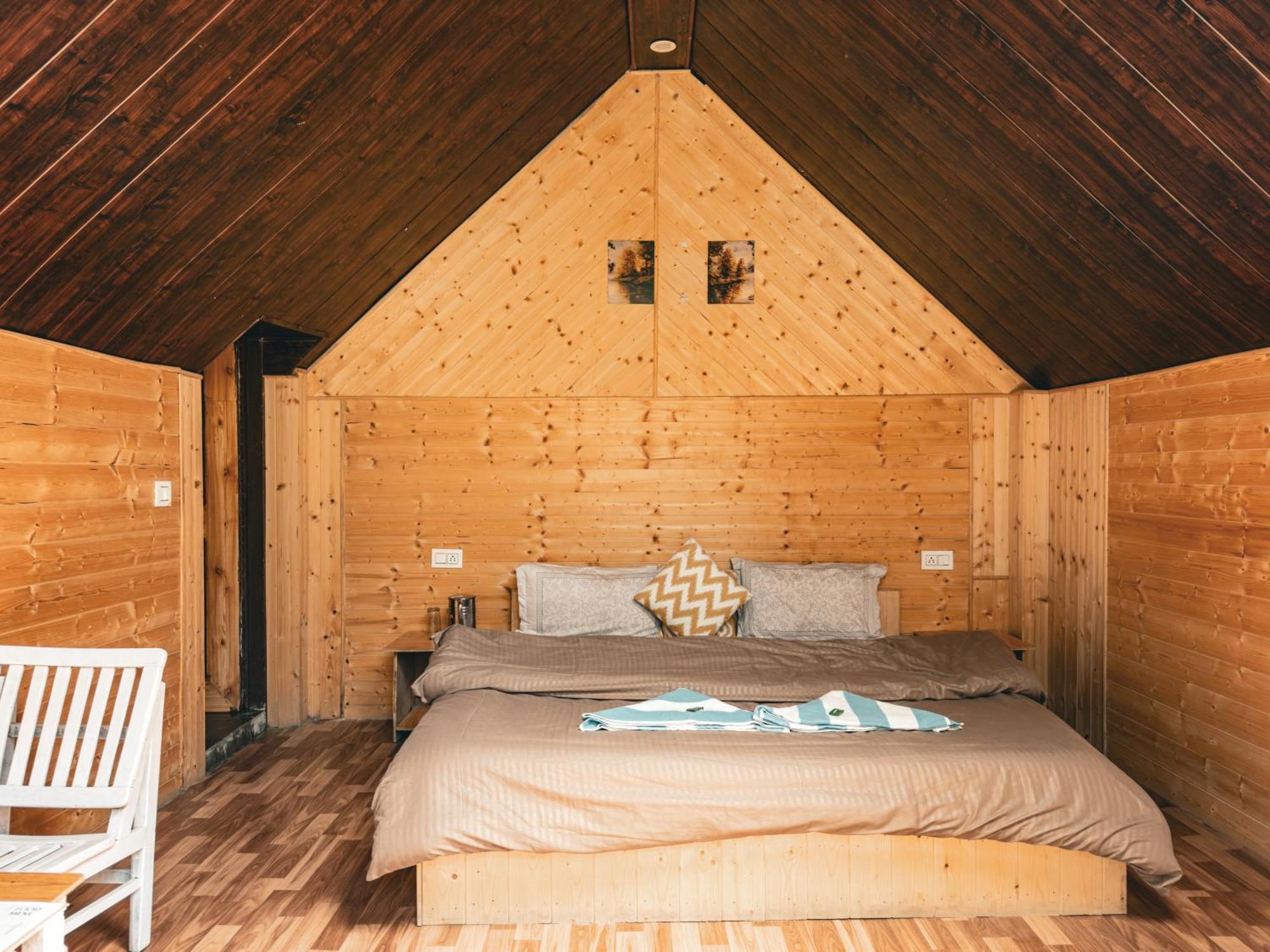Himalayan Outskirt & Tree House Jibhi