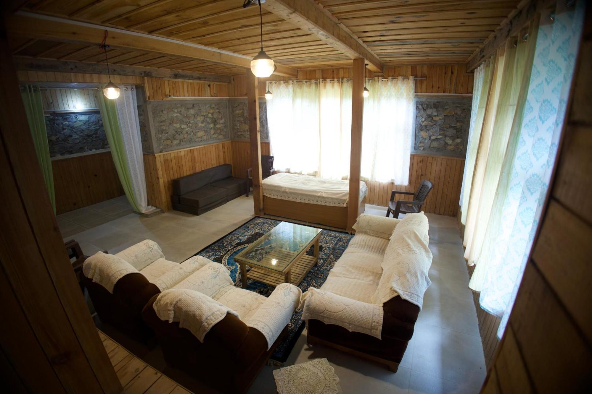 Escape Window Hotel *