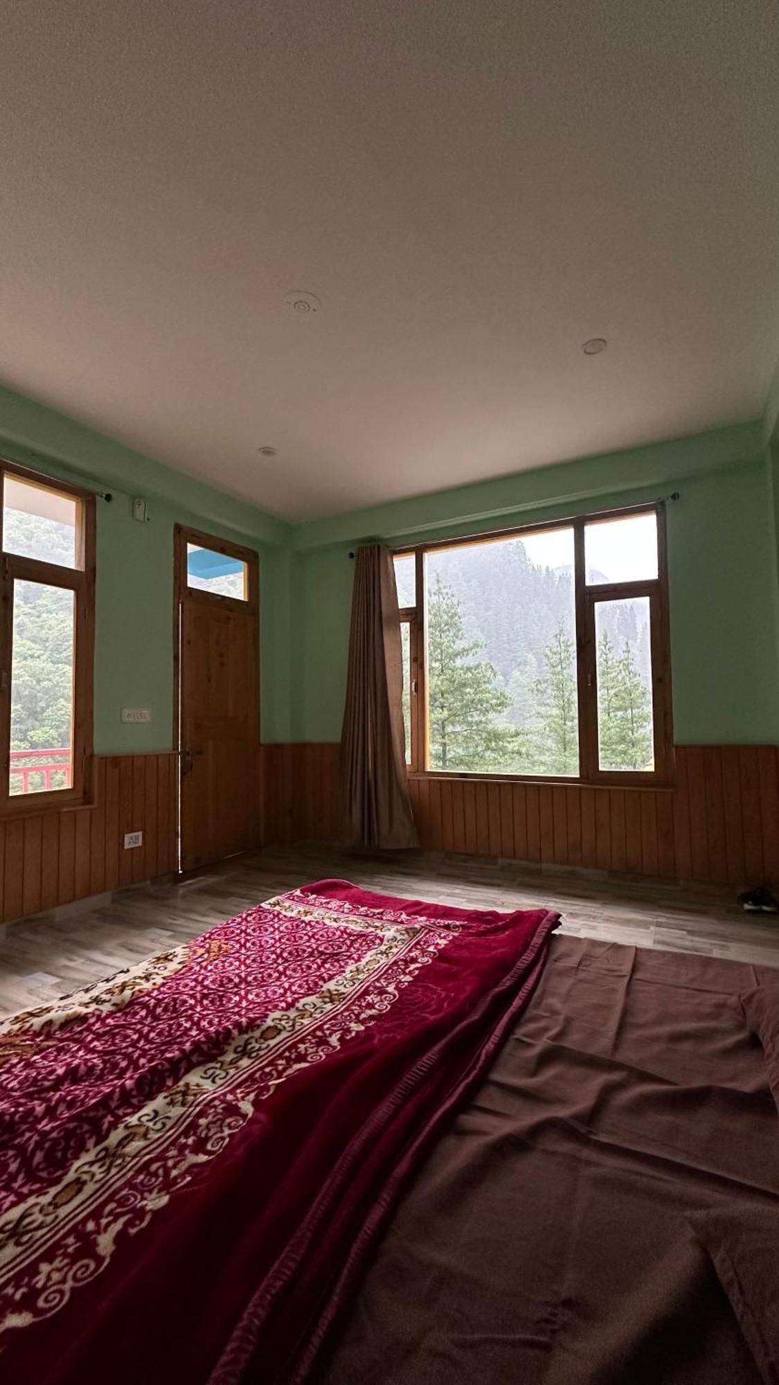 Solo Ki Duniya, Near Jhalori Pass, Jibhi, Shoja