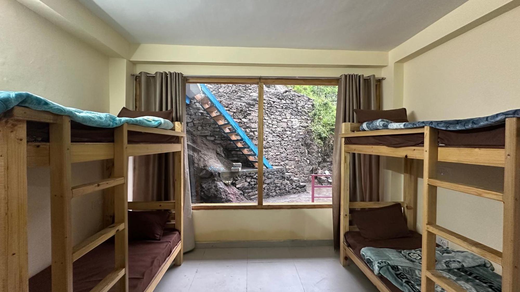 Hostel Solo Ki Duniya, Near Jhalori Pass, Jibhi, Shoja