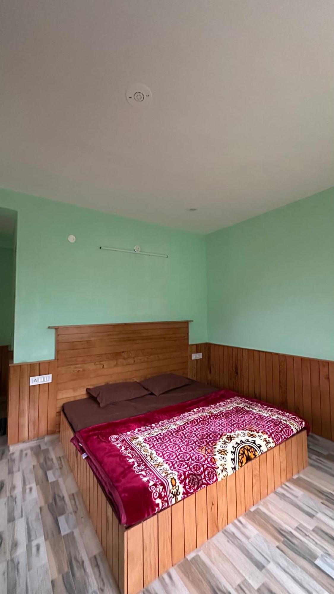 Hostel Solo Ki Duniya, Near Jhalori Pass, Jibhi, Shoja *