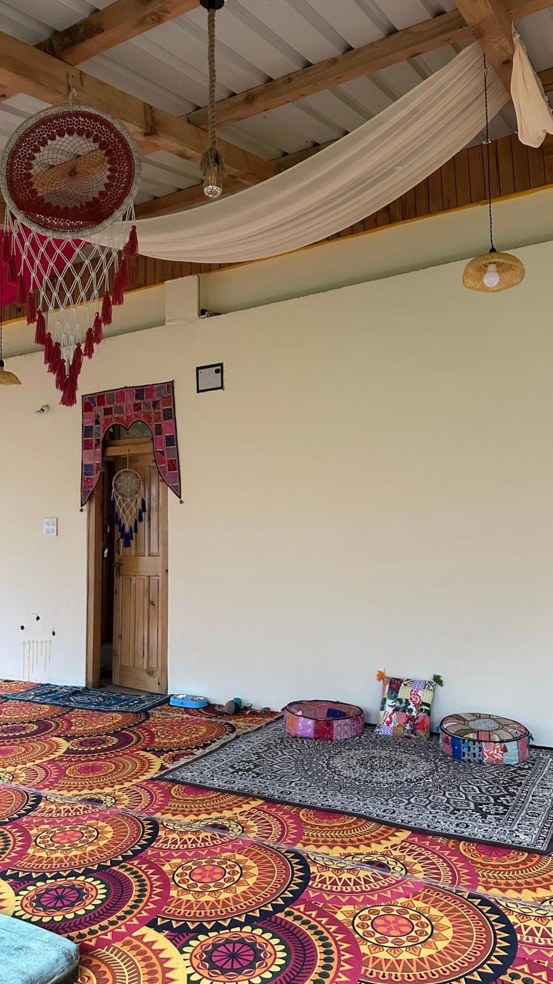Solo Ki Duniya, Near Jhalori Pass, Jibhi, Shoja Hostel *