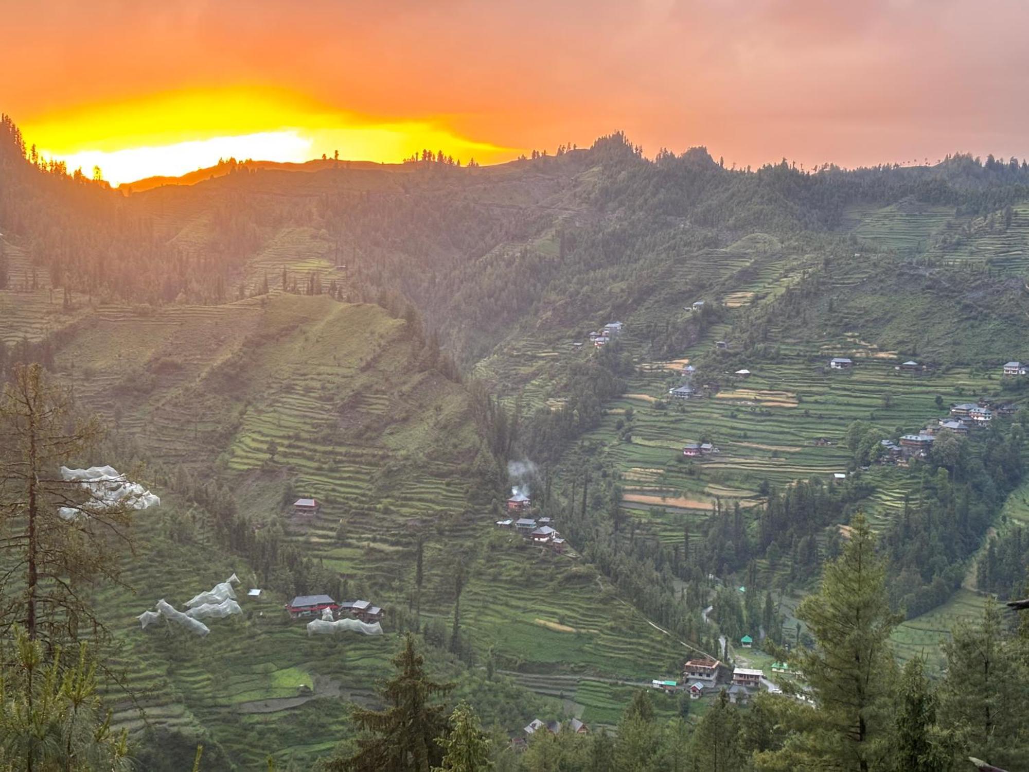 Hotel Apple Land By Naavagat Jibhi