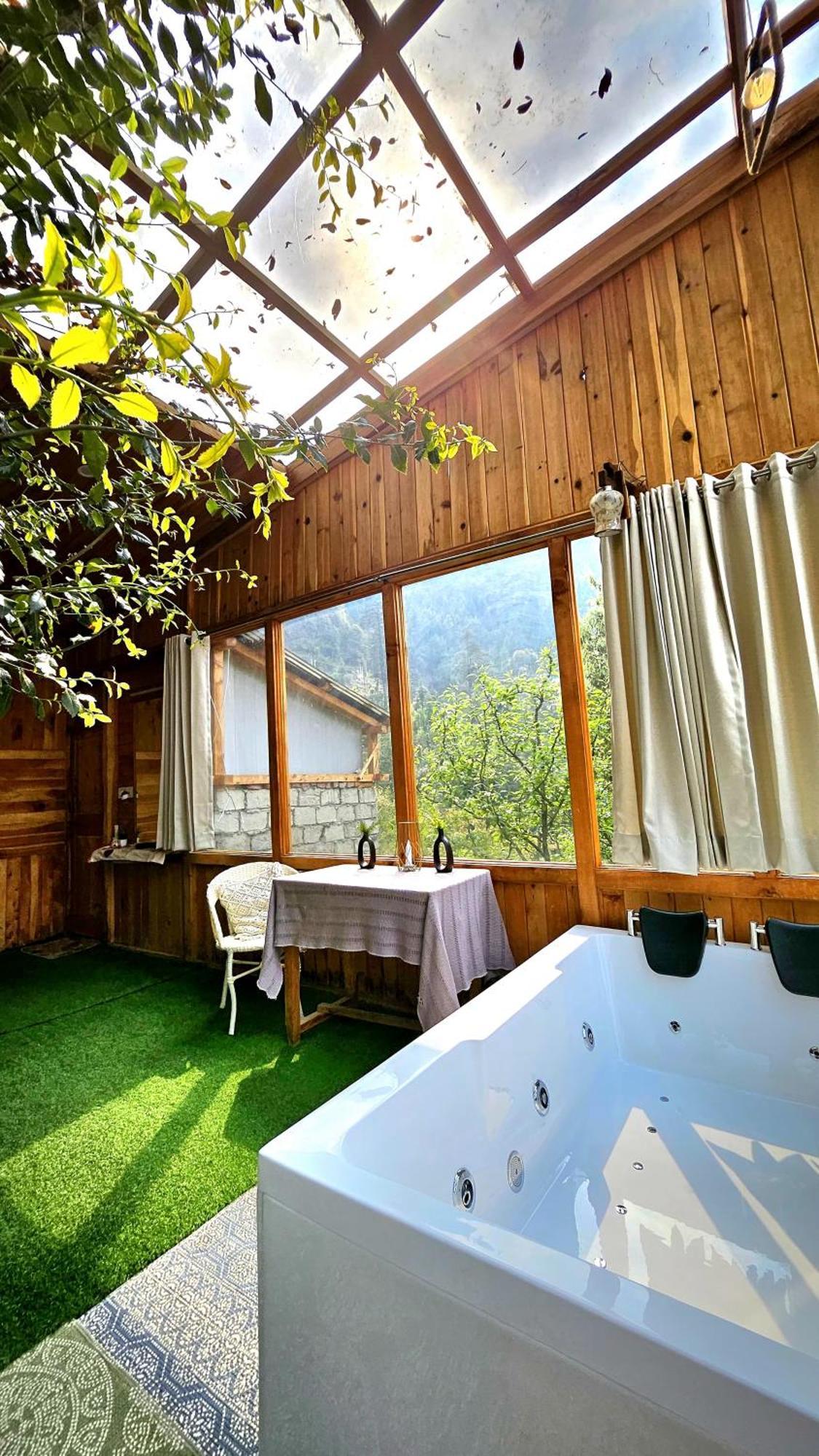 Ruhaani & Cafe Jibhi